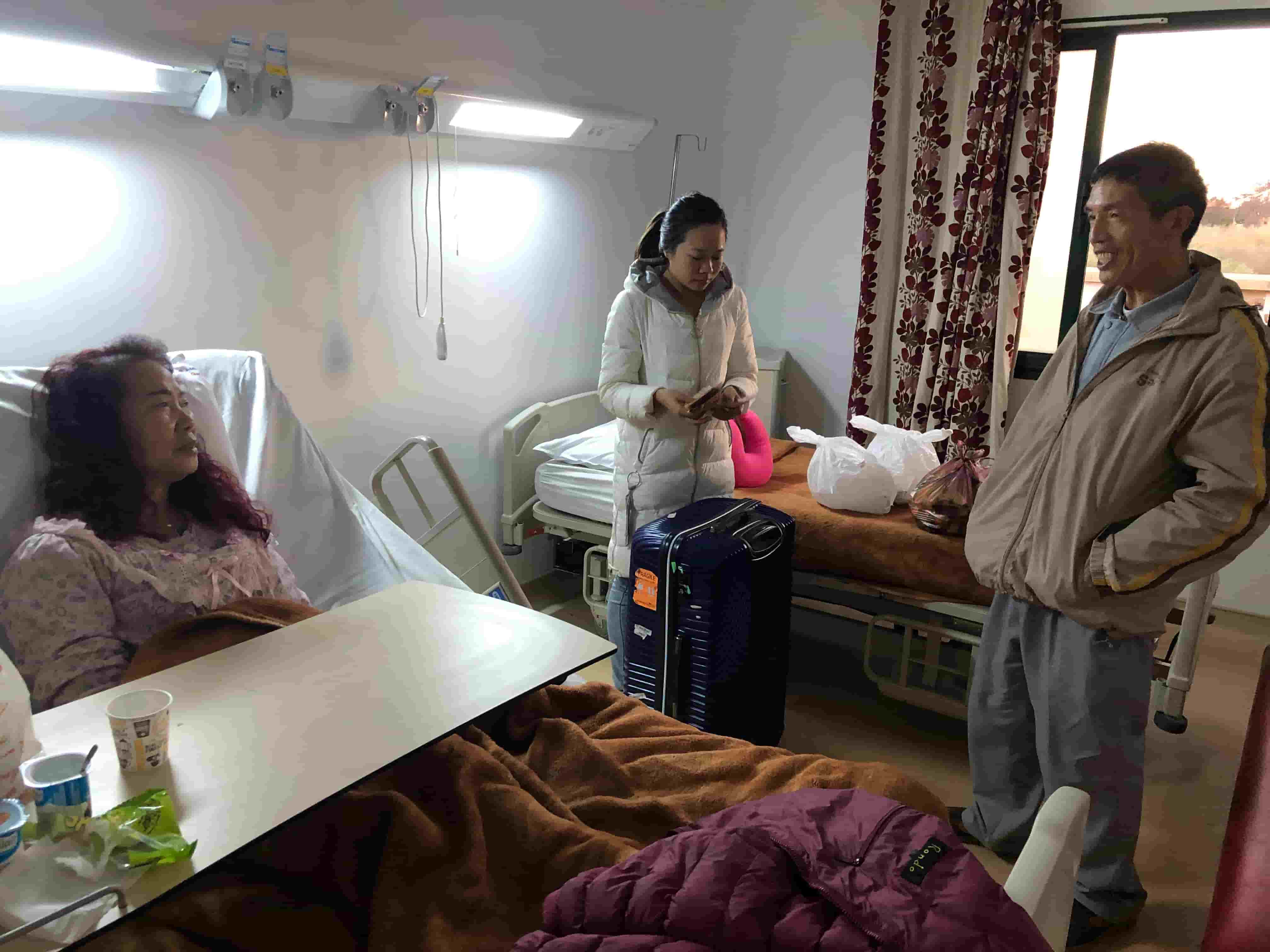 freecompress-2019年4月1日，时搏一站式服务官网突尼斯TSP项目部为中国老人提供现金和生活物资，并到医院慰问