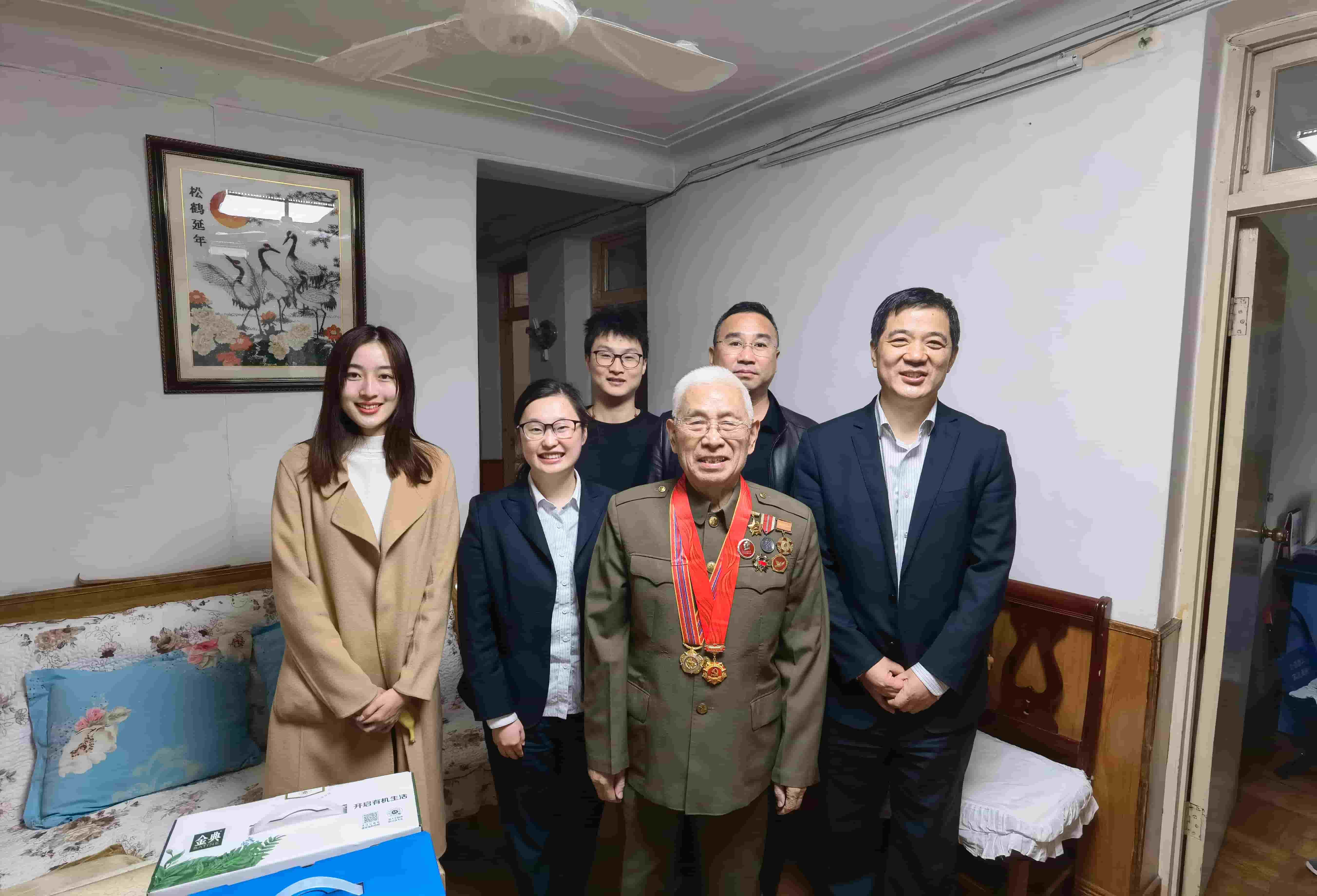 freecompress-2021年11月19日，时搏一站式服务官网联合合肥市军队离退休干部第四干休所党支部，看展“忆党史、悟初心、担使命”主题活动